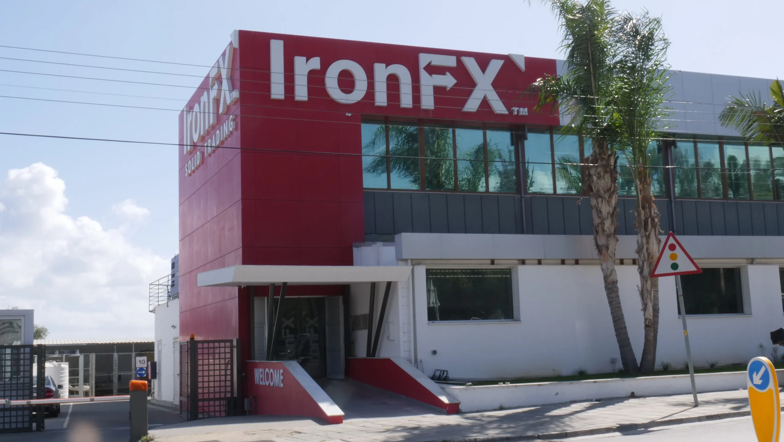 IronFXのオフィス2