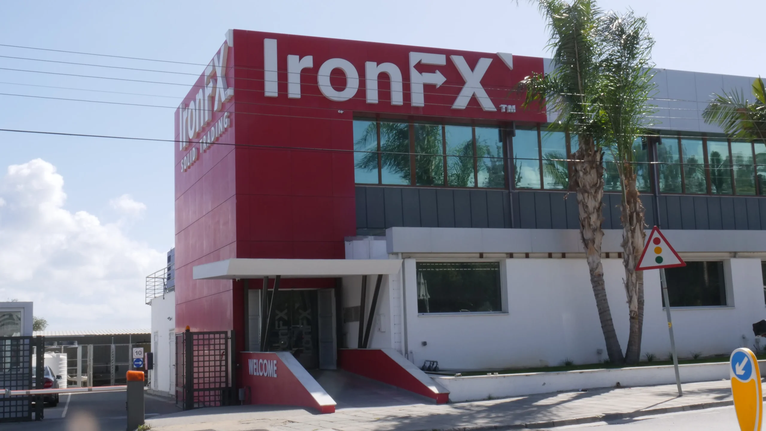 IronFXのオフィス3