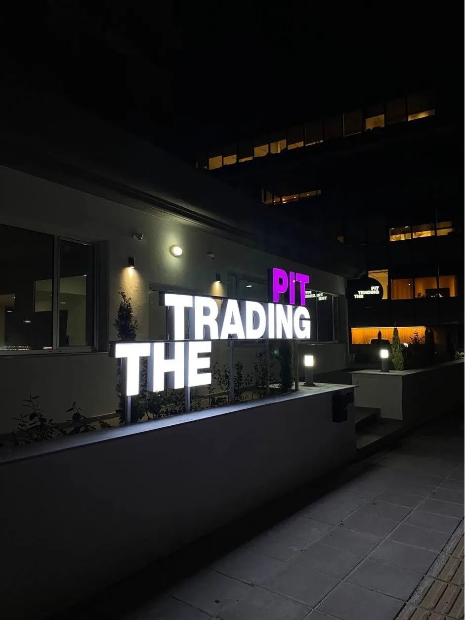 The Trading Pit Office Image 1